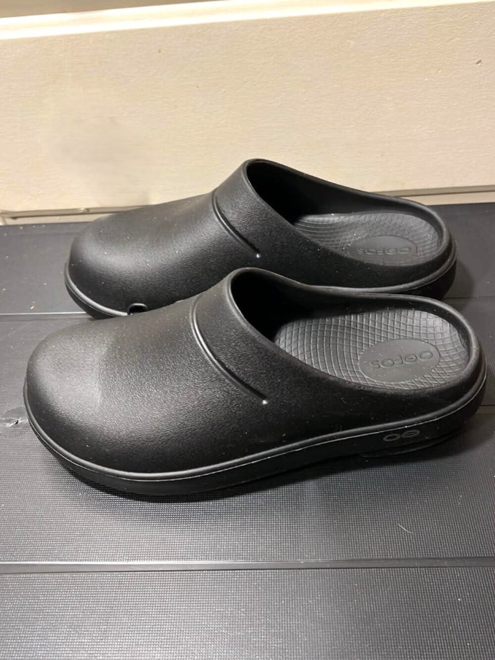 OOFOS OOclog Recovery Clogs • Black • Women’s 7 • Like New - Picture 3 of 8